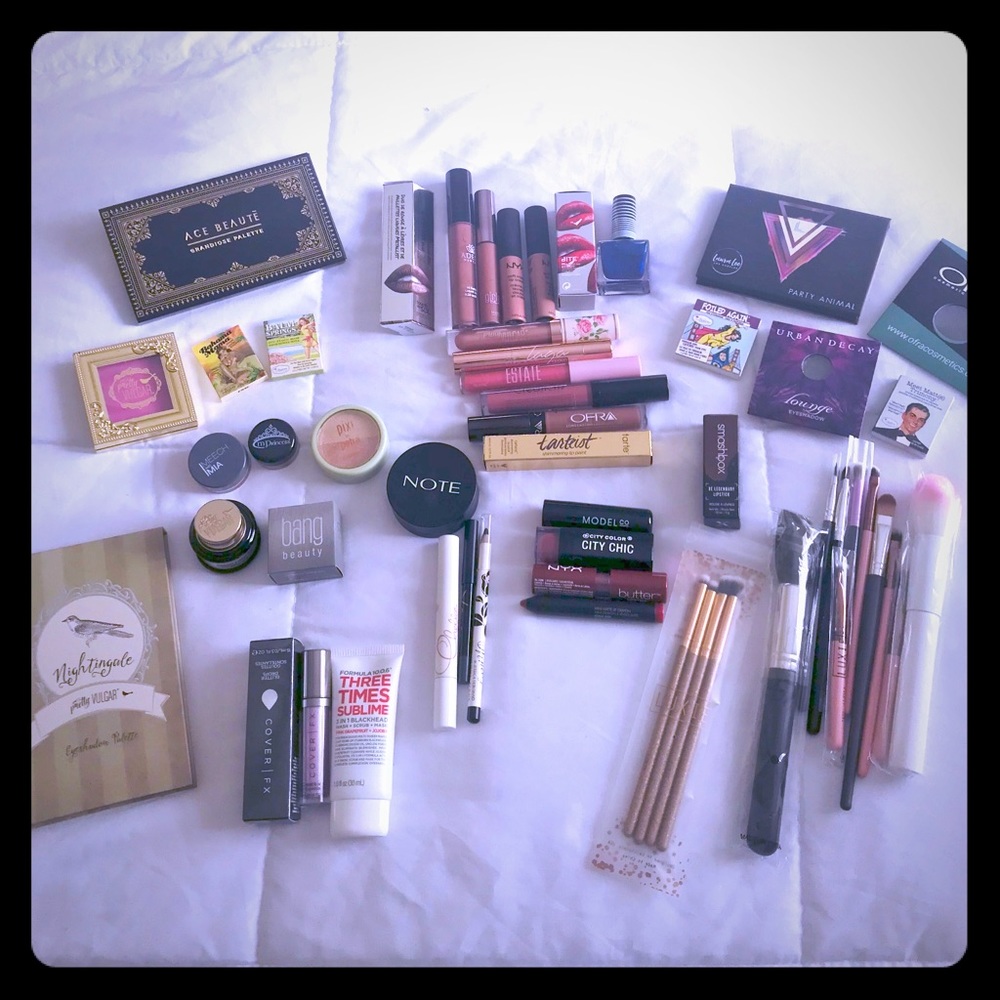 Bundle of blushes, lip sticks, brushes